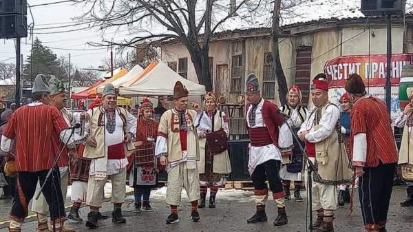 Жители Змейово встречают Праздник полынного вина