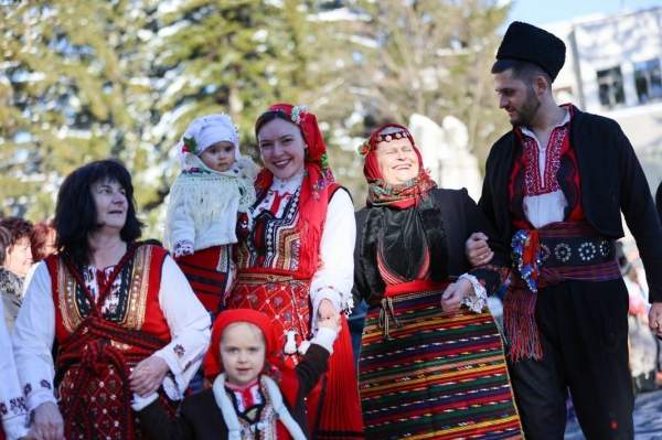 День повитух: Когда традиция связывает с корнями жизни