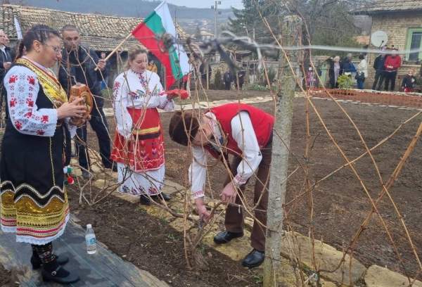 Праздник виноградарей и виноделов – день св. Трифона приносит хорошее настроение