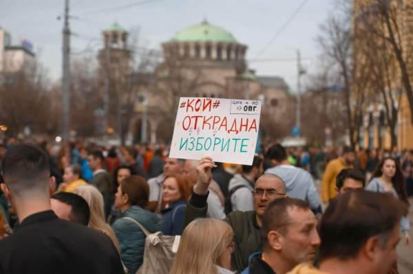 Сотни граждан выступили за верховенство закона и честные выборы