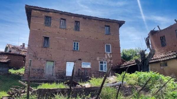 Кирпич, глина и ностальгия - село Мандрица и его необыкновенные дома