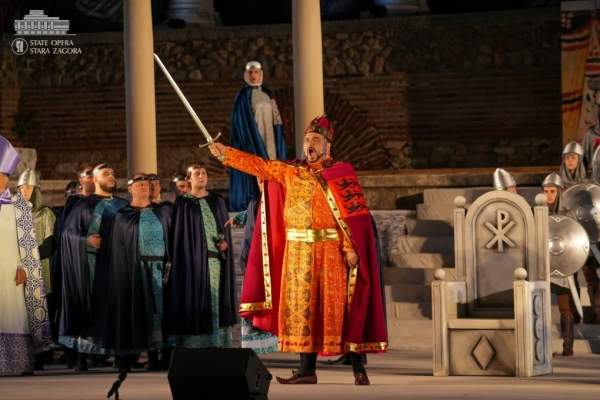 Летняя сцена Старозагорской оперы "На берегу древнего Севтополиса"