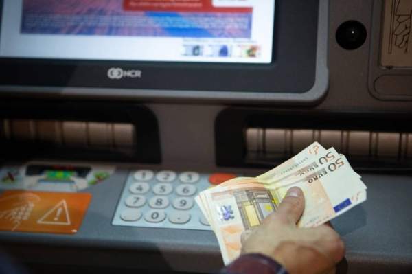 Сбивают ли с толку болгарских потребителей двойные цены в евро и левах?