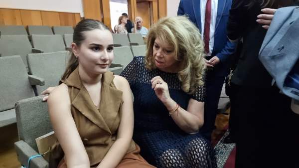 Вице-президент Йотова вручила Гран-при Конкурса эссе для молодежи из Украины и Молдовы