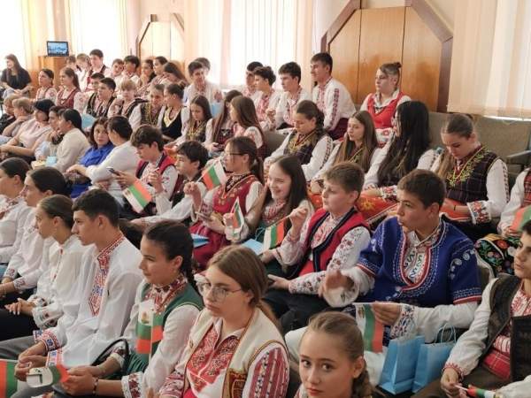 Вице-президент Йотова вручила Гран-при Конкурса эссе для молодежи из Украины и Молдовы