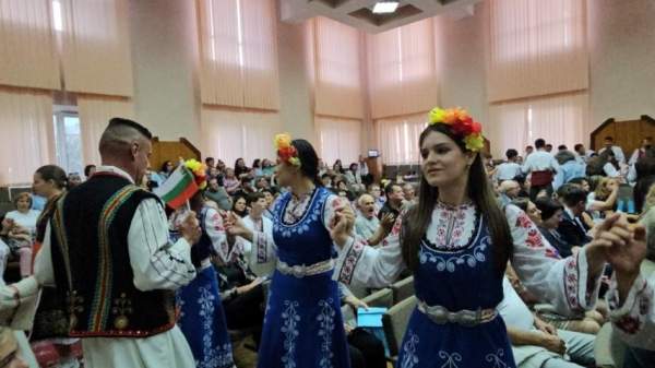 Вице-президент Йотова вручила Гран-при Конкурса эссе для молодежи из Украины и Молдовы