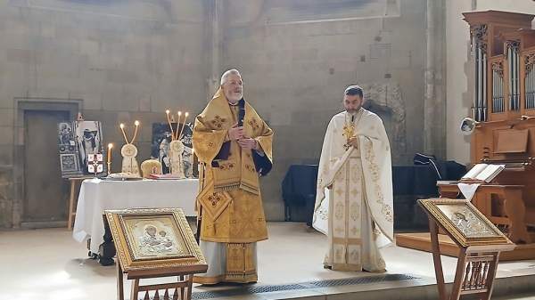 Отец Юлиян Ангелов помогает болгарам в Женеве обрести другие измерения богатства Отец Юлиян Ангелов помогает болгарам в Женеве обрести другие измерения богатства