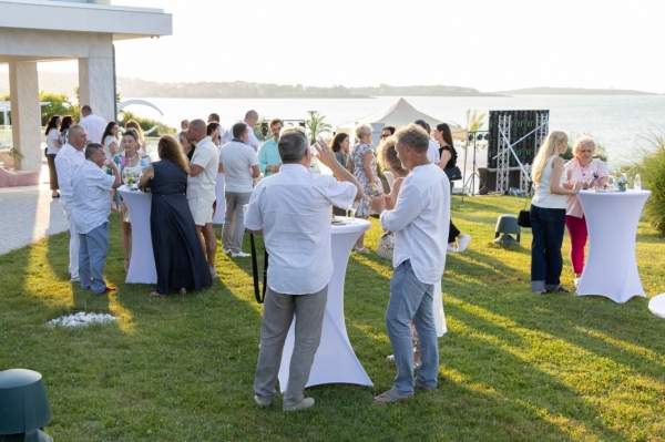 Когда время остановилось – ретроавтомобили и вино в Капатово