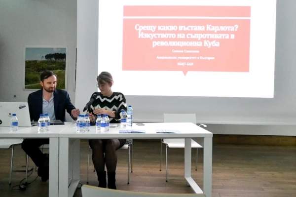 "Под светом светлячков" - выставка о самосожжениях в Болгарии в 2013 году