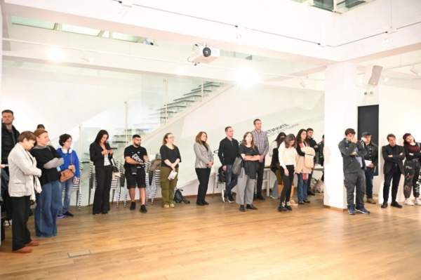 "Под светом светлячков" - выставка о самосожжениях в Болгарии в 2013 году