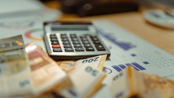 Ведение евро беспокоит болгар, но привлекает иностранцев