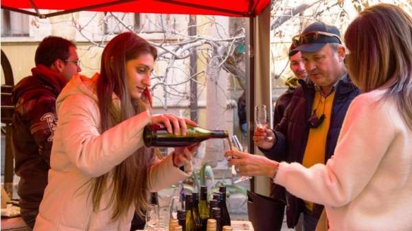 Фестиваль молодого вина в Старом Пловдиве очаровывает ароматами и духом традиций