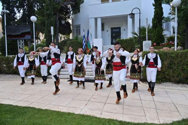 Фольклорный ансамбль «Луди-Млади» - связь с родиной для болгарских детей в Афинах