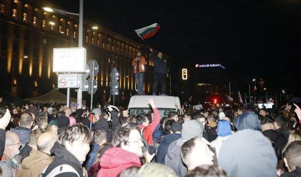 После напряженности в "треугольнике власти" бюджет на 2026 год заморожен