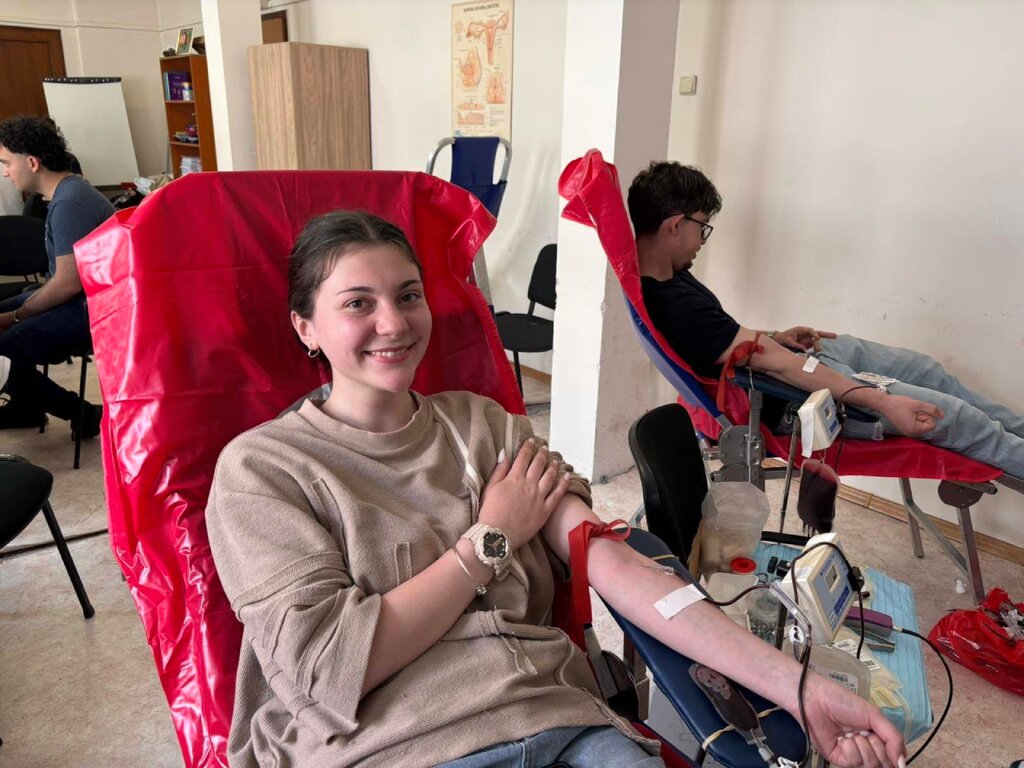 Каждая капля человечности спасает чью-то жизнь Каждая капля человечности спасает чью-то жизнь