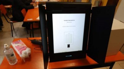Неполные составы избирательных комиссий и проблемы с машинами для голосования