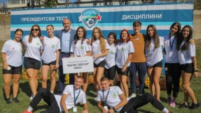 Более 500 школьников занимались спортом с президентом Радевым
