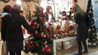 Сколько денег тратят болгары на рождественские подарки?