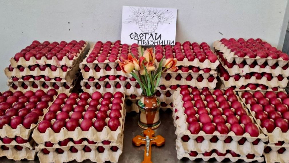 Молодежная организация БКК покрасила более 2700 яиц для социальных домов