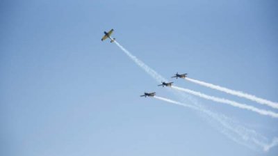 Жители и гости Бургаса увидят авиашоу под звуки хитов 90-х