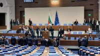 Парламент 50-го созыва ушел со скандалом, захватом трибуны и отключением электричества