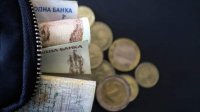 Только 8 % болгар инвестируют, 24 % сберегают