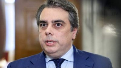 Асен Василев назвал предложение Специова на пост особого управляющего &quot;Лукойл-Болгария&quot; неудачной шуткой