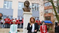 Илияна Йотова и Майя Санду открыли памятник Василу Левскому в Тараклии