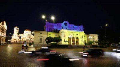 Болгарский парламент подсветили в синий и желтый цвета к Дню независимости Украины