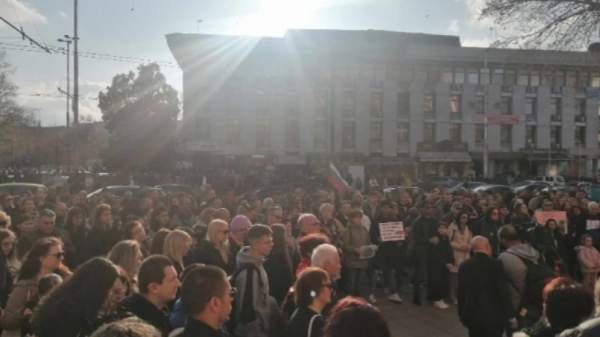 Трагическая гибель 12-летней девочки при ДТП вызвала протесты против „войны на дорогах”