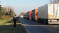 Движение грузового автотранспорта в направлении Турции затруднено второй день