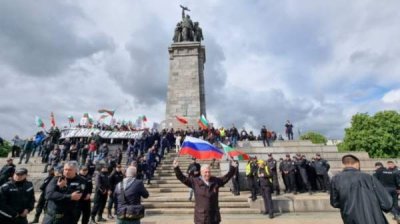 Судьба памятника советской армии снова разделила болгар на два лагеря