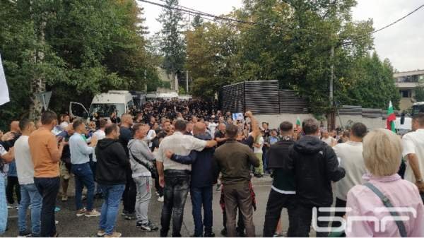 Сторонники Ахмеда Догана отправились в 