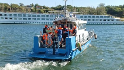 Европейских туристов эвакуировали с севшего на мель на Дунае судна