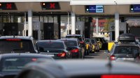Интенсивное движение легковых автомобилей на пограничном переходе &laquo;Калотина&raquo;