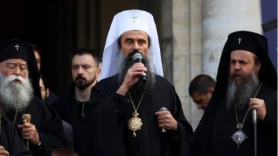 Тысячи людей поддержали введение учебного предмета &quot;Добродетели и религии&quot; в школах