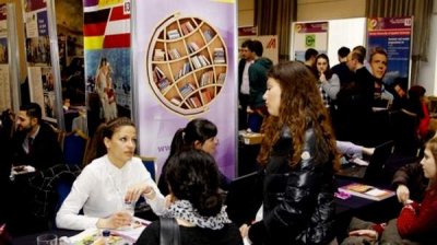 За рубежом болгарские студенты чаще всего изучают юриспруденцию, экономику или инженерные специальности