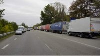 Очередь из грузовиков затрудняет въезд и выезд в Видине