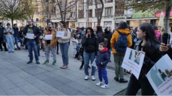 В нескольких болгарских городах состоятся акции против насилия над детьми