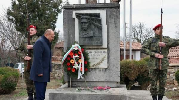 По всей стране болгары преклоняются делу Васила Левского