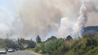 Военнослужащие и два вертолета подключились к тушению крупного пожара в горах Средна-Гора