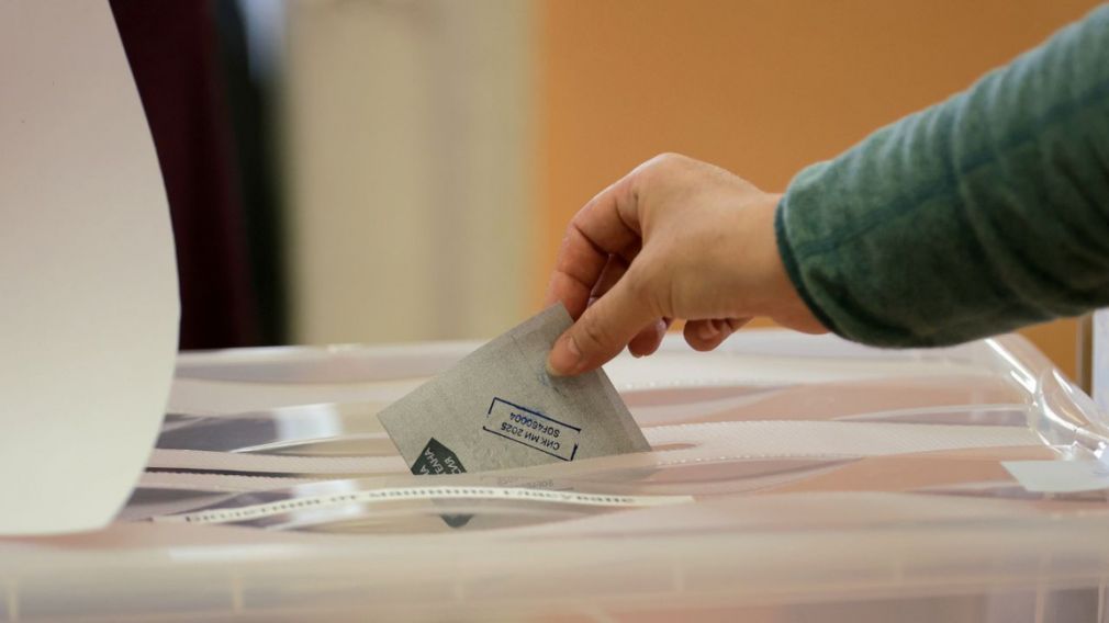 Дежавю: меньше участков и больше препятствий перед голосованием за рубежом