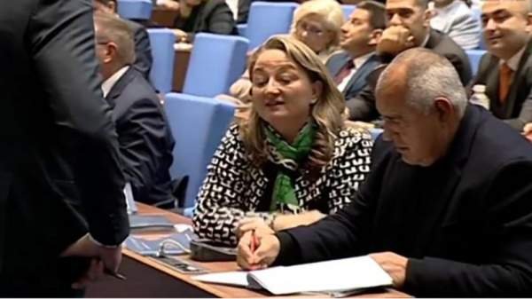 Лидер ГЕРБ подписал требование об отставке главы антикоррупционной комиссии