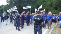 Работники военного завода «Эмко» вышли на акцию протеста