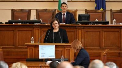 Корнелия Нинова спрашивает партнеров о сроках мандата на сформирование правительства