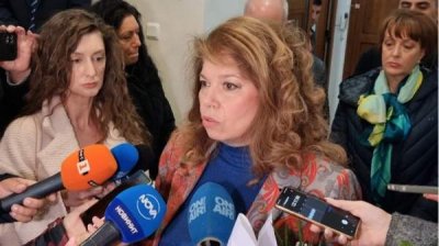 Вице-президент Йотова: Будем ждать решения КС о референдуме по евро