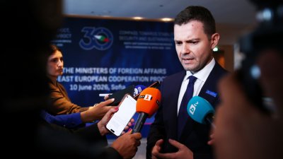 Министр иностранных дел Северной Македонии находится в Софии