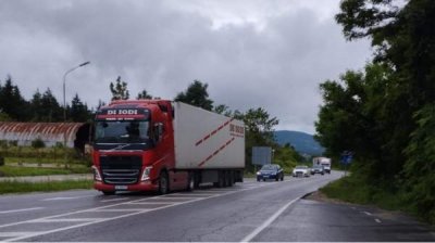 Перевал Петрохан остается закрытым для большегрузных автомобилей массой более 12 тонн