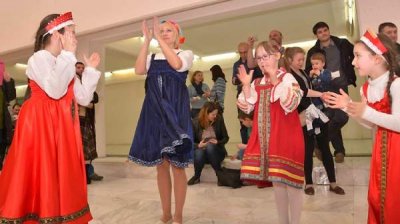 Веселый русский праздник Масленица в Софии