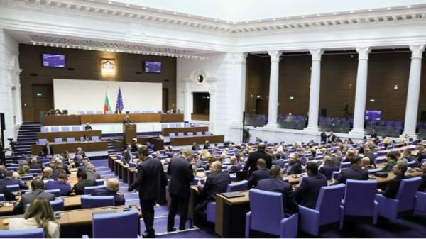 Парламент отменил право президента назначать руководителей спецслужб